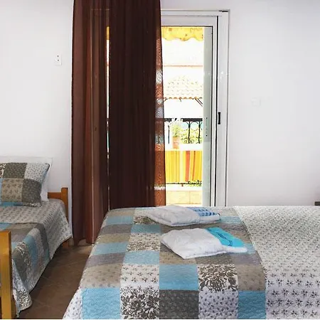 Souzana Rooms Nea Plagia Exterior photo