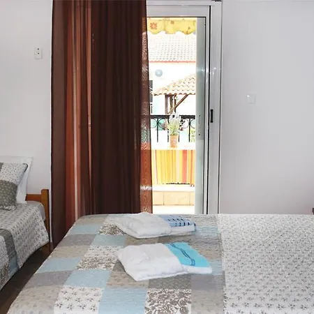Souzana Rooms Nea Plagia Exterior photo